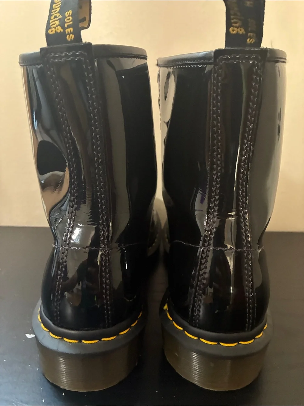 Dr. Martens 1460 patent leather 8-eye boots in black size 10L